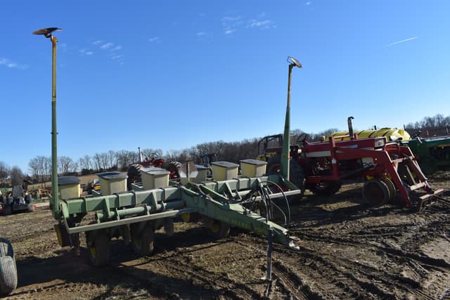 Image of John Deere 7000 equipment image 2