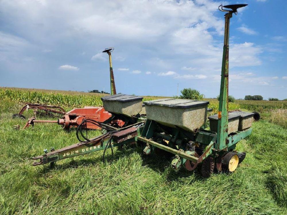 Main image John Deere 7000