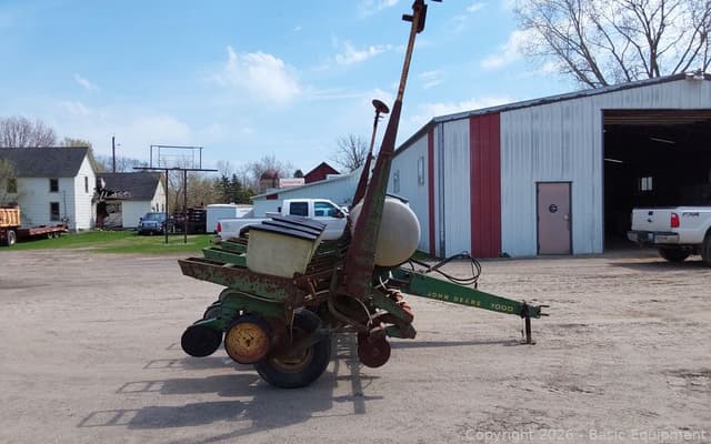 Image of John Deere 7000 equipment image 2