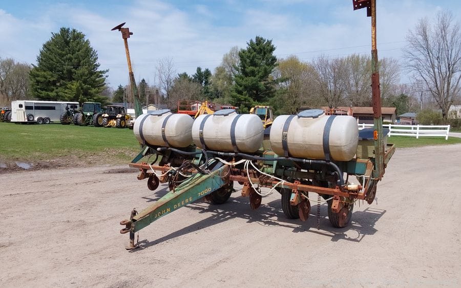 John Deere 7000 Equipment Image0