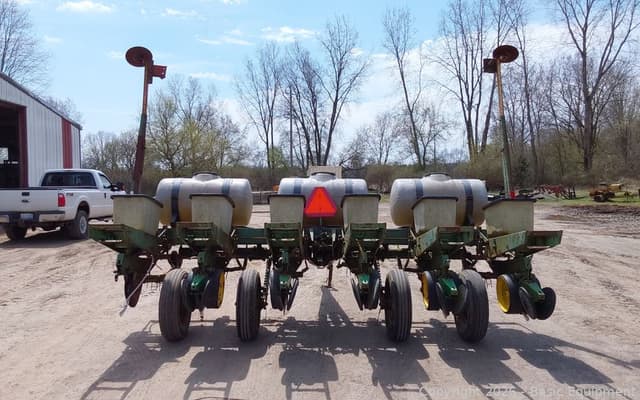 Image of John Deere 7000 equipment image 4