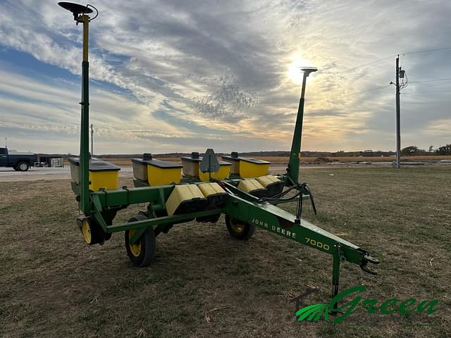 Image of John Deere 7000 equipment image 1