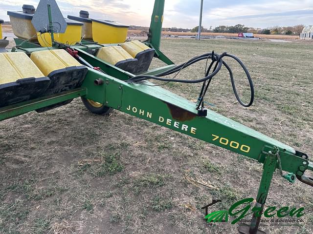 Image of John Deere 7000 equipment image 2