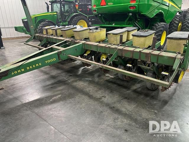 Image of John Deere 7000 equipment image 3