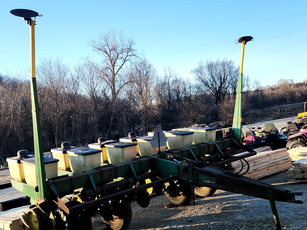 Image of John Deere 7000 Primary image