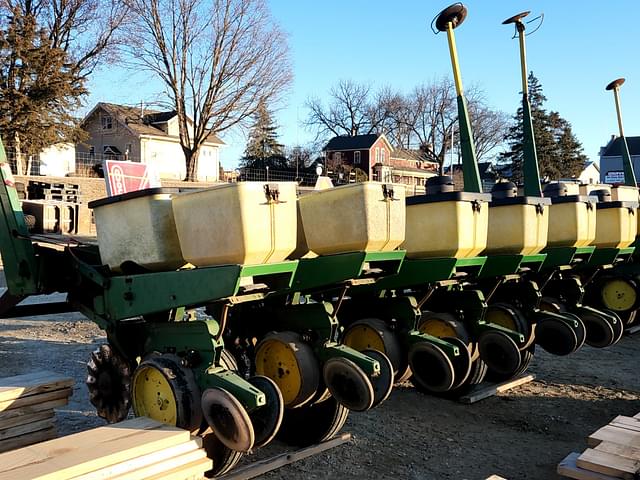 Image of John Deere 7000 equipment image 1