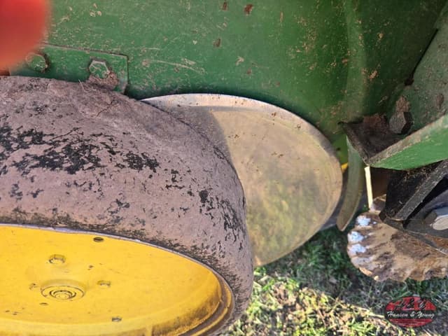 Image of John Deere 7000 equipment image 4