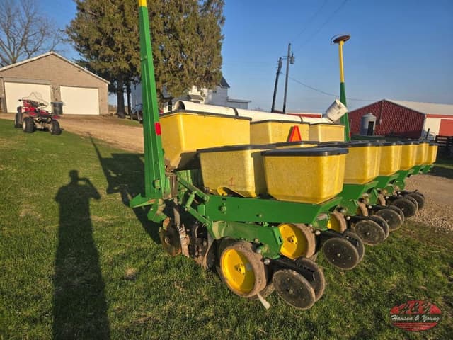 Image of John Deere 7000 equipment image 2