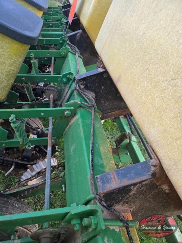 Image of John Deere 7000 equipment image 3