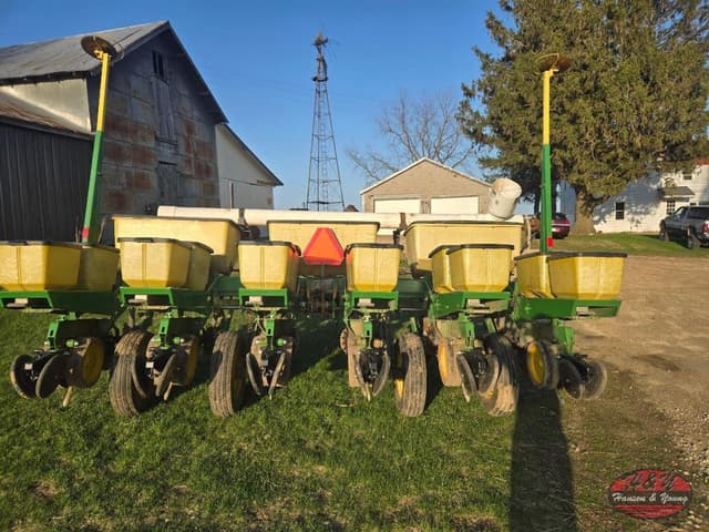 Image of John Deere 7000 equipment image 1