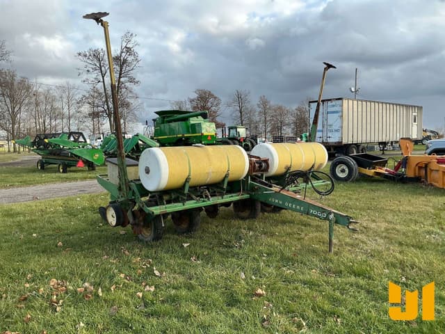 Image of John Deere 7000 equipment image 2