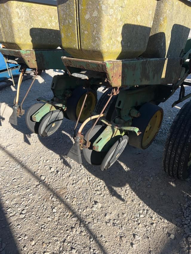 Image of John Deere 7000 equipment image 3
