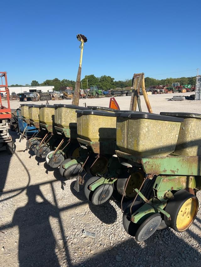 Image of John Deere 7000 equipment image 2