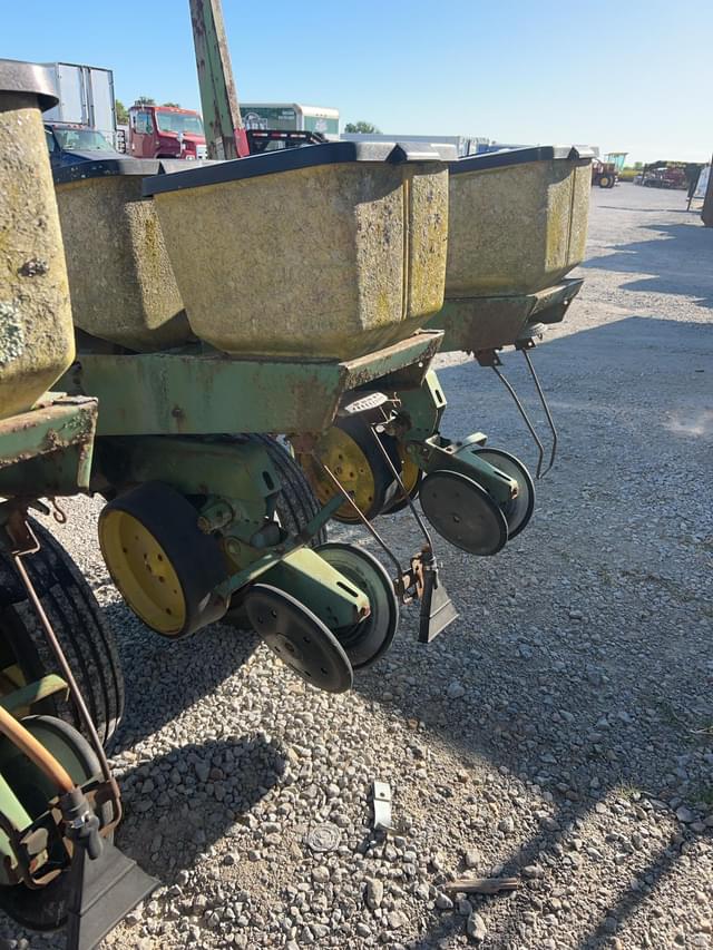 Image of John Deere 7000 equipment image 4