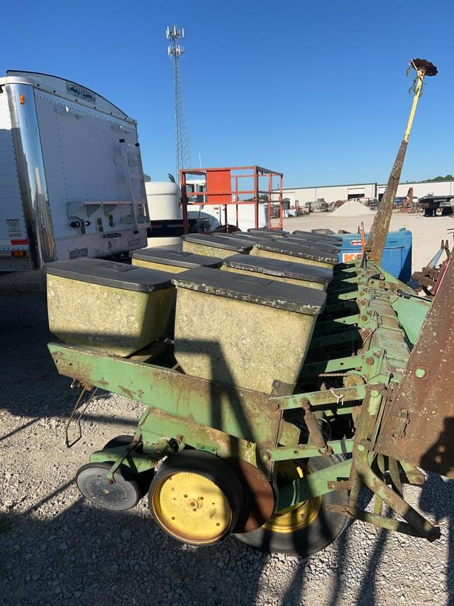 Image of John Deere 7000 equipment image 1