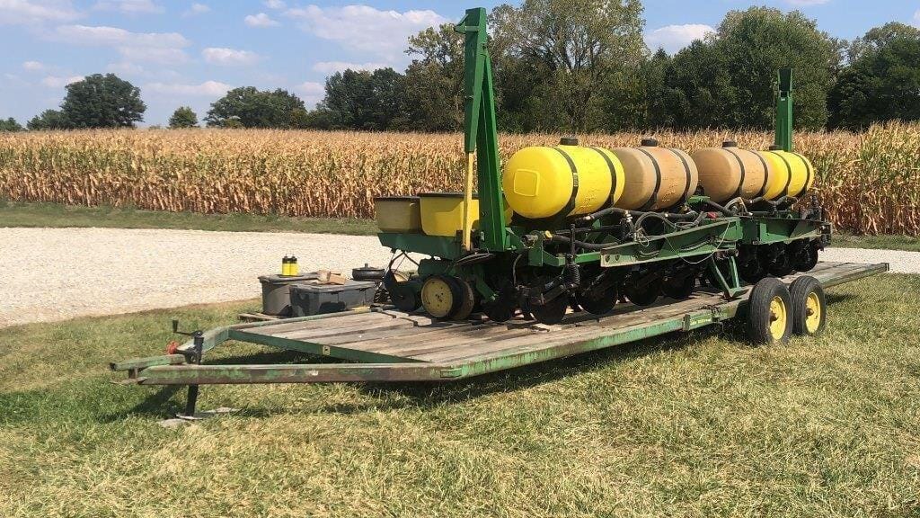 John Deere 7000 Equipment Image0