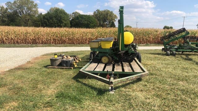 Image of John Deere 7000 equipment image 1