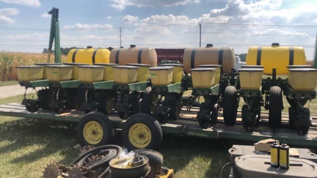 Image of John Deere 7000 equipment image 3