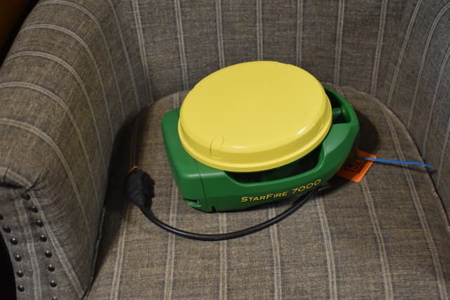 Image of John Deere StarFire 7000 equipment image 1