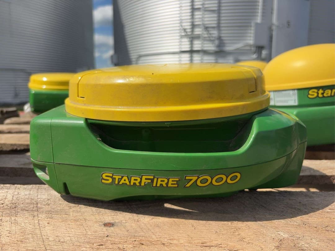 Image of John Deere StarFire 7000 Image 0