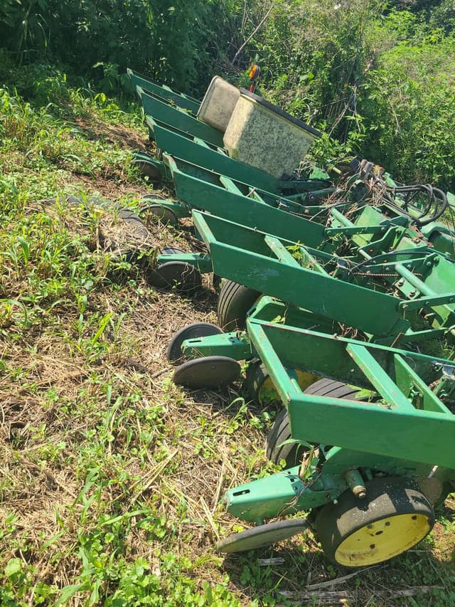 Image of John Deere 7000 equipment image 4
