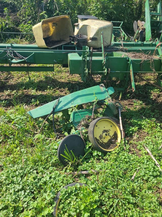 Image of John Deere 7000 equipment image 2