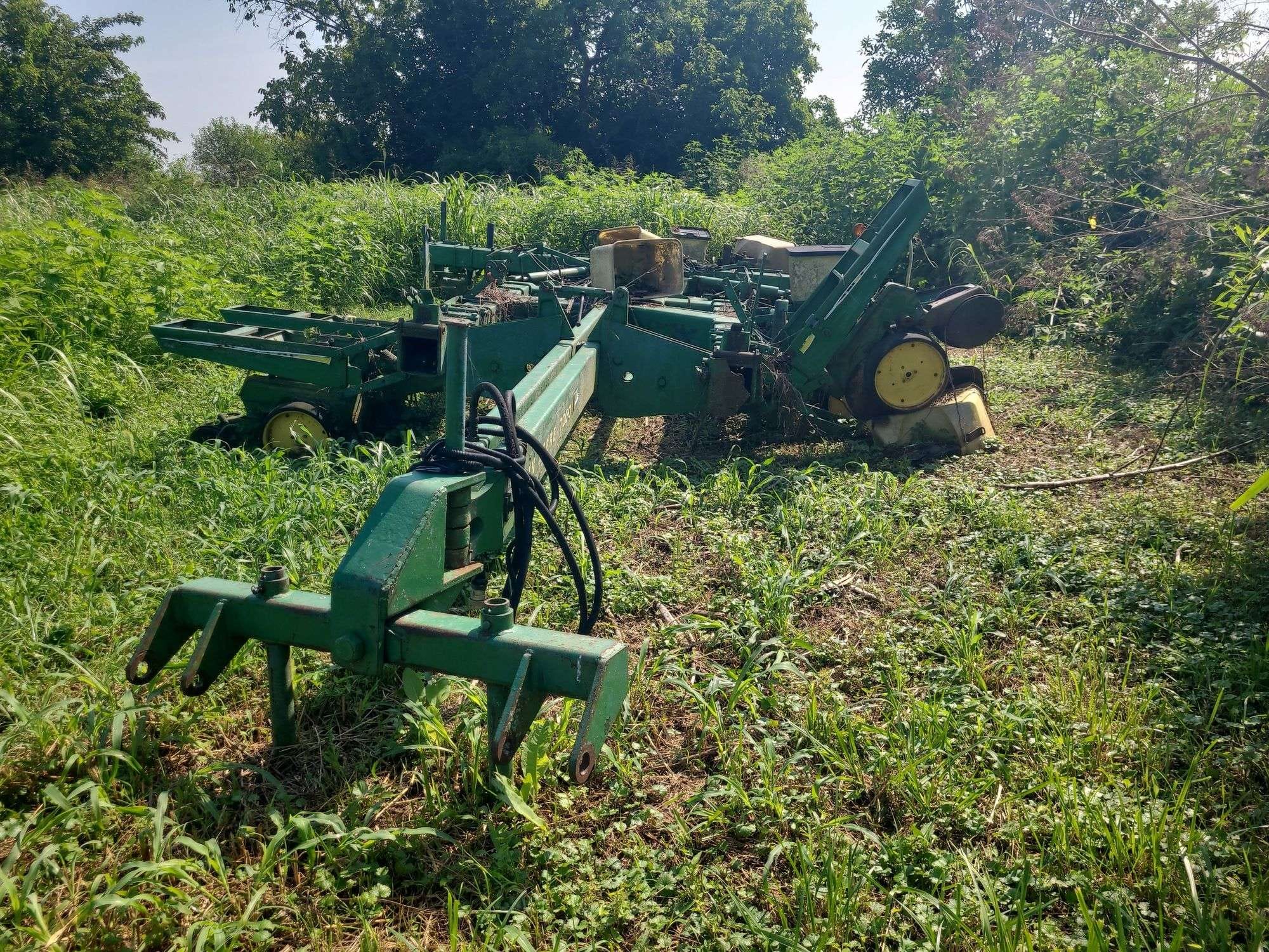 John Deere 7000 Equipment Image0