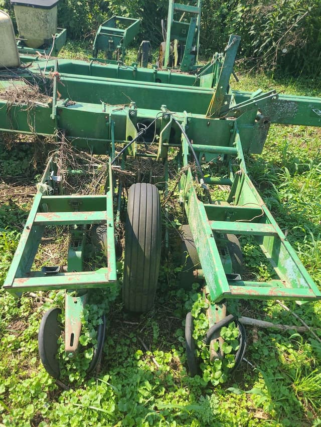 Image of John Deere 7000 equipment image 1