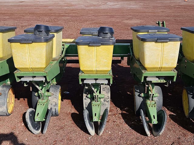 Image of John Deere 7000 equipment image 4