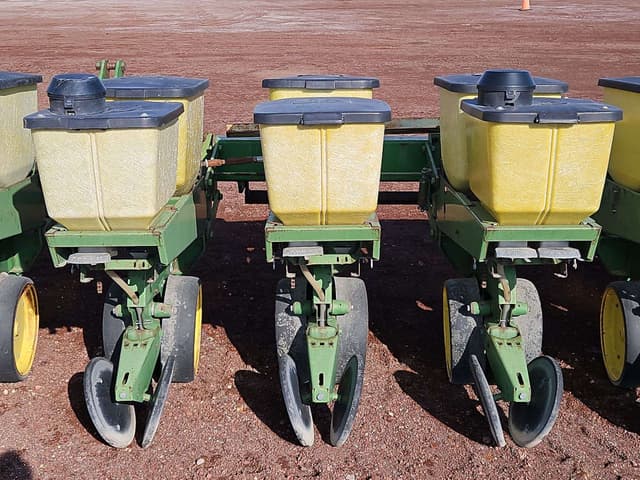 Image of John Deere 7000 equipment image 3