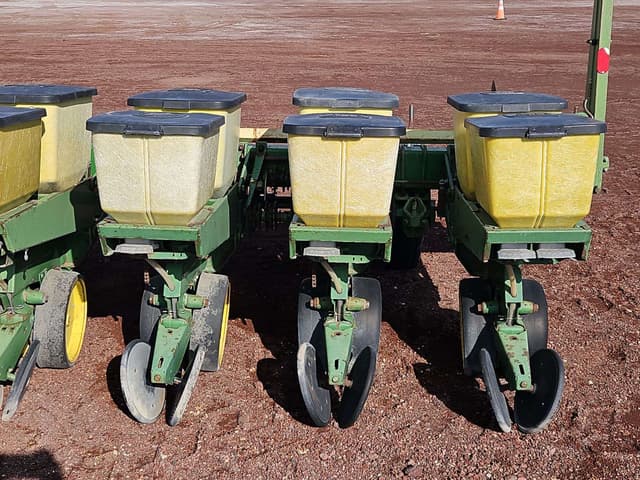 Image of John Deere 7000 equipment image 2