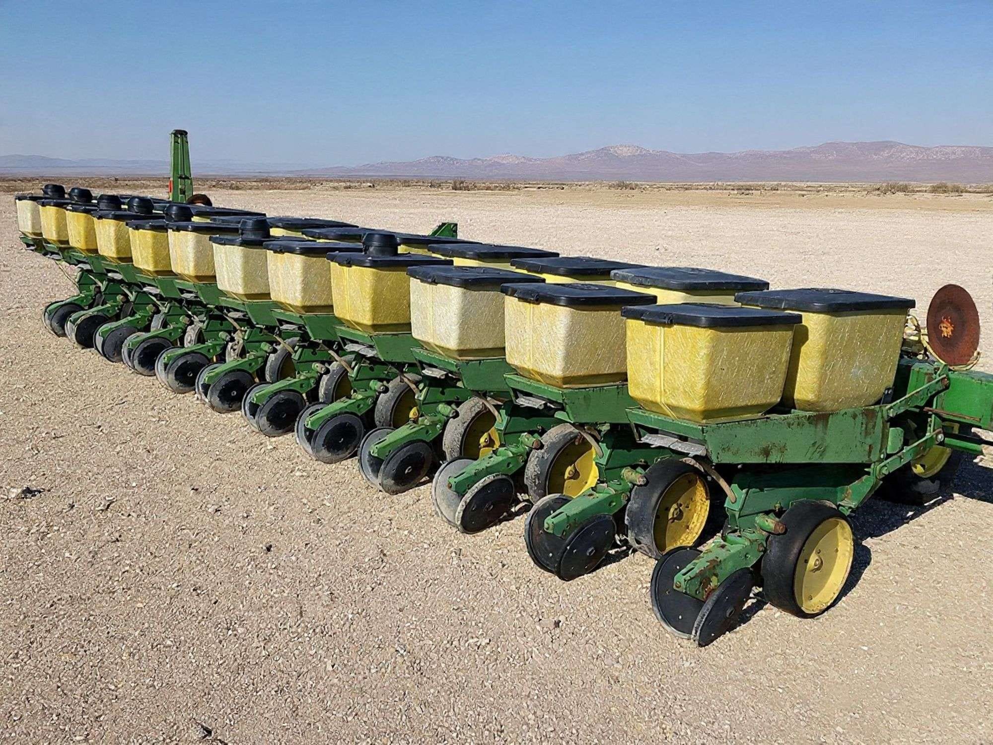 John Deere 7000 Equipment Image0