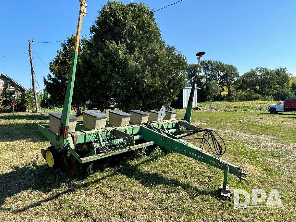 Image of John Deere 7000 Primary image