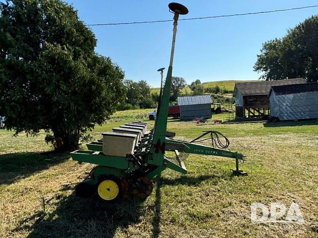 Image of John Deere 7000 equipment image 1