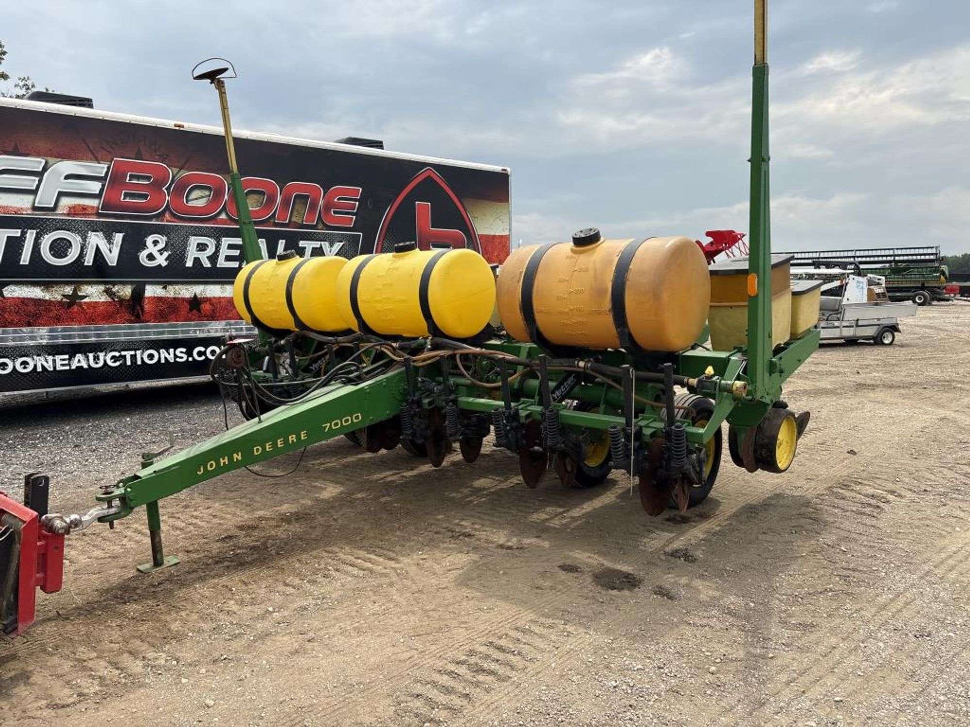 John Deere 7000 Equipment Image0