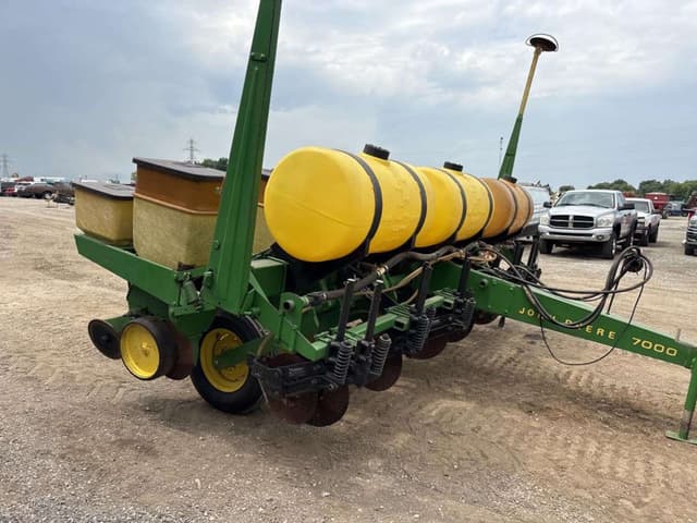 Image of John Deere 7000 equipment image 4