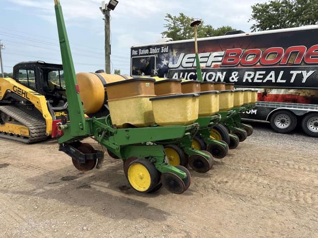 Image of John Deere 7000 equipment image 1