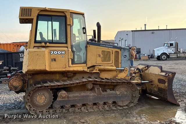 Image of John Deere 700H equipment image 3