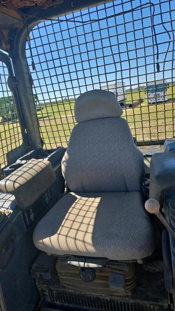 Image of John Deere 700J LGP equipment image 4