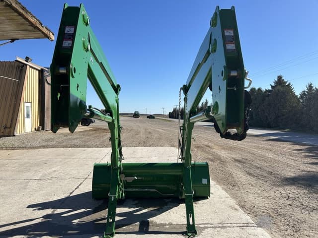 Image of John Deere 700M equipment image 2