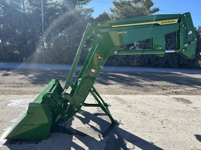 Image of John Deere 700M equipment image 4