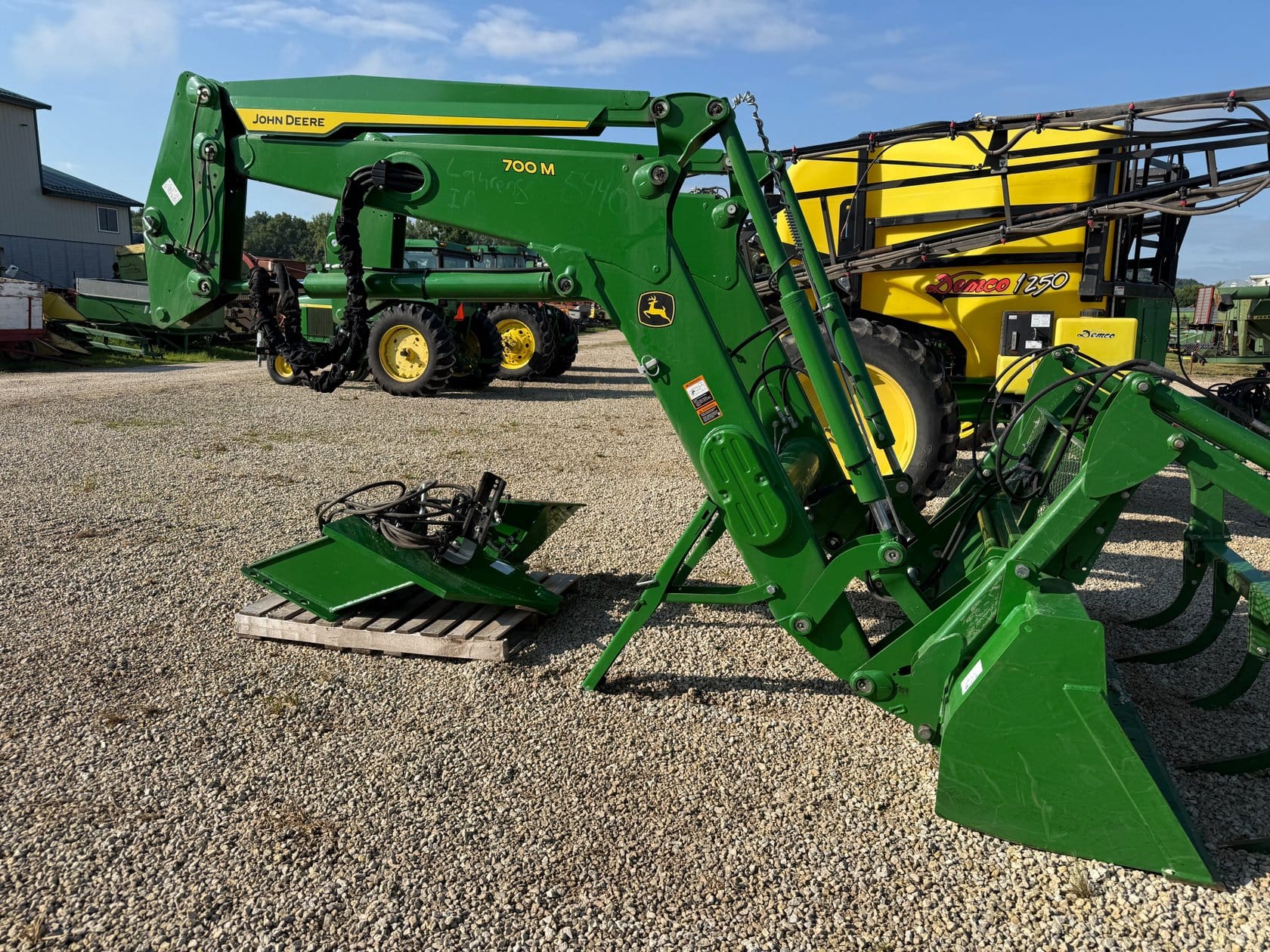 2022 John Deere 700M Equipment Image0