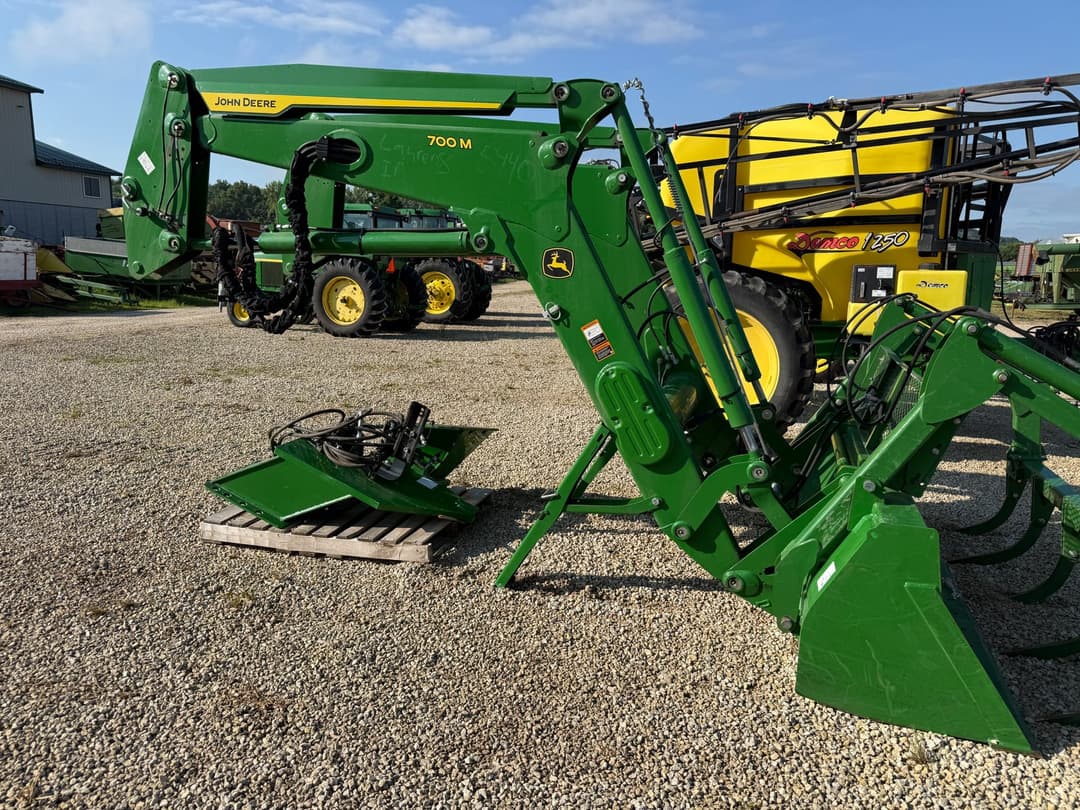 Image of John Deere 700M Primary image