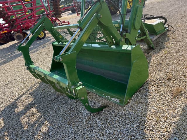 Image of John Deere 700M equipment image 4