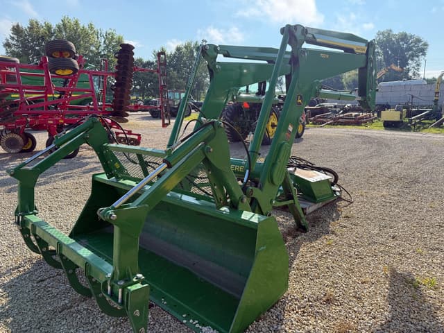 Image of John Deere 700M equipment image 2
