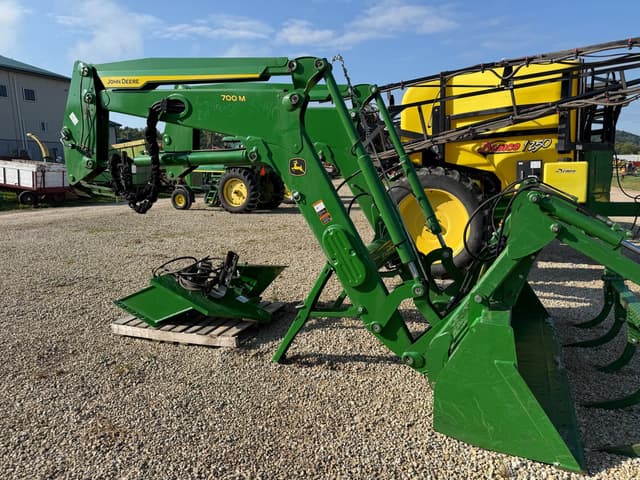 Image of John Deere 700M equipment image 1