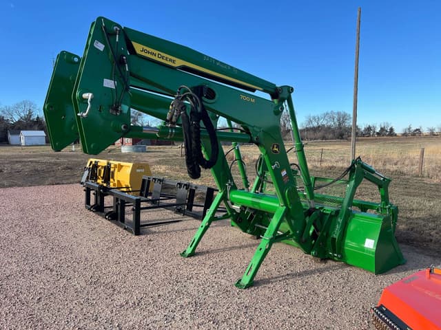 Image of John Deere 700M equipment image 3