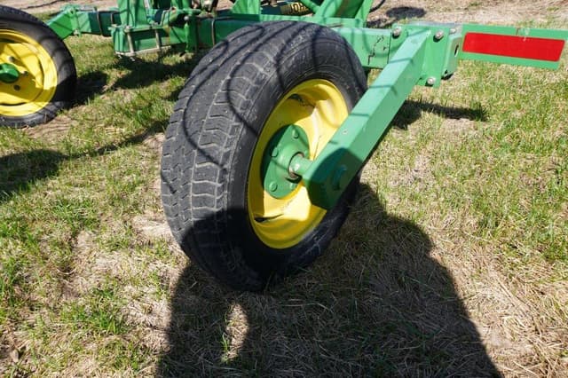 Image of John Deere 702 equipment image 3