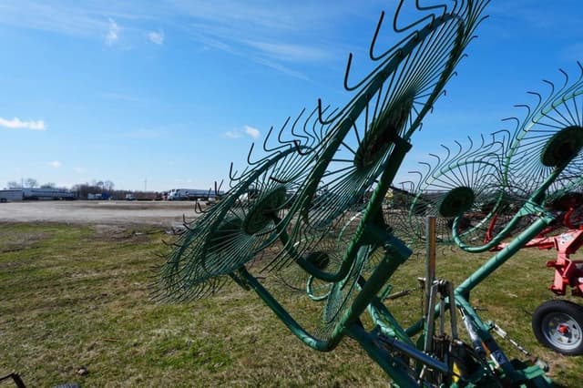 Image of John Deere 702 equipment image 1