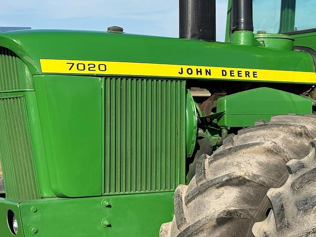 Image of John Deere 7020 equipment image 2